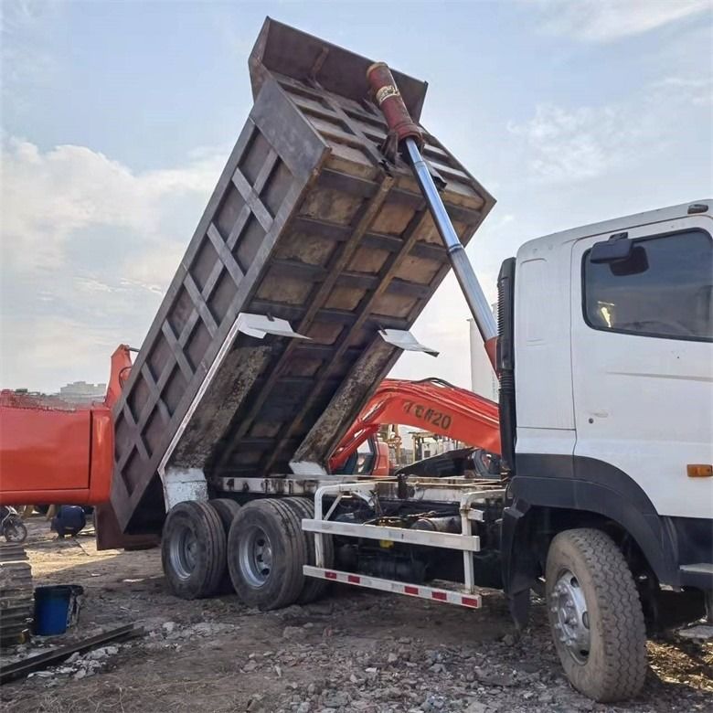 ระบบมัลติมีเดียใช้ HINO 6*4 Heavy Duty 700 รถขนของสําหรับงานก่อสร้างหนัก