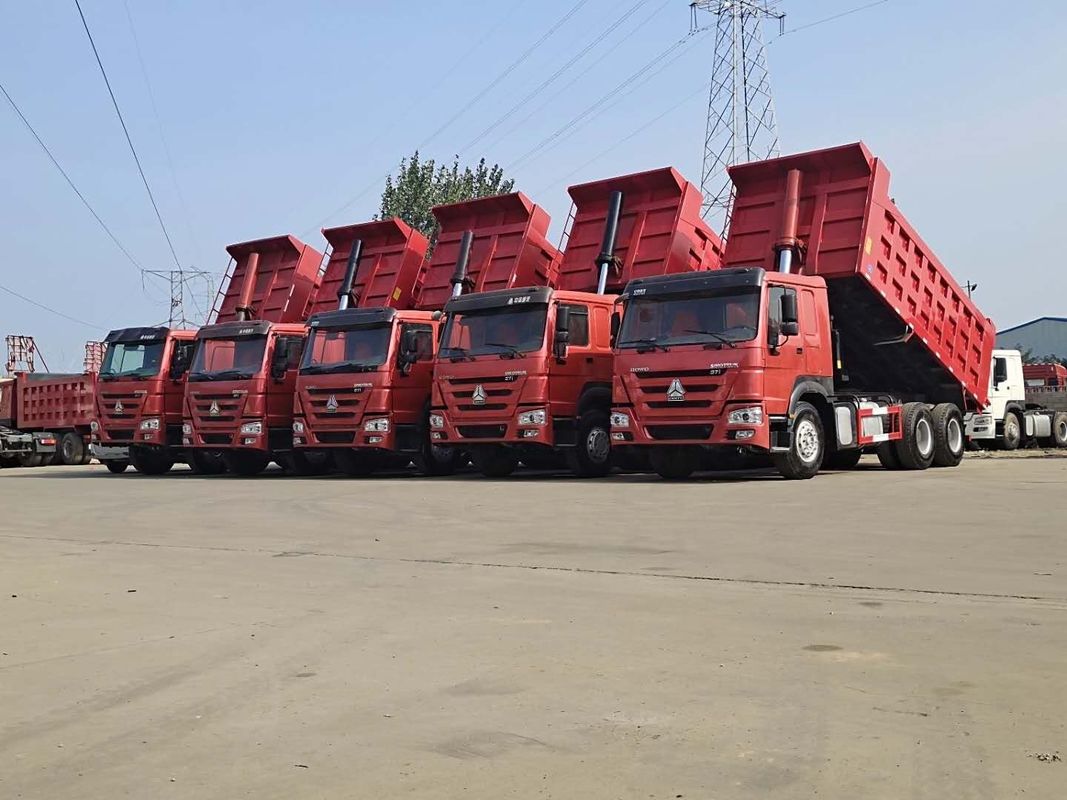 มือสอง 371hp รถขนของใช้ Howo 6x4 รถขนของใช้กับระบบมัลติมีเดีย 10 ล้อ