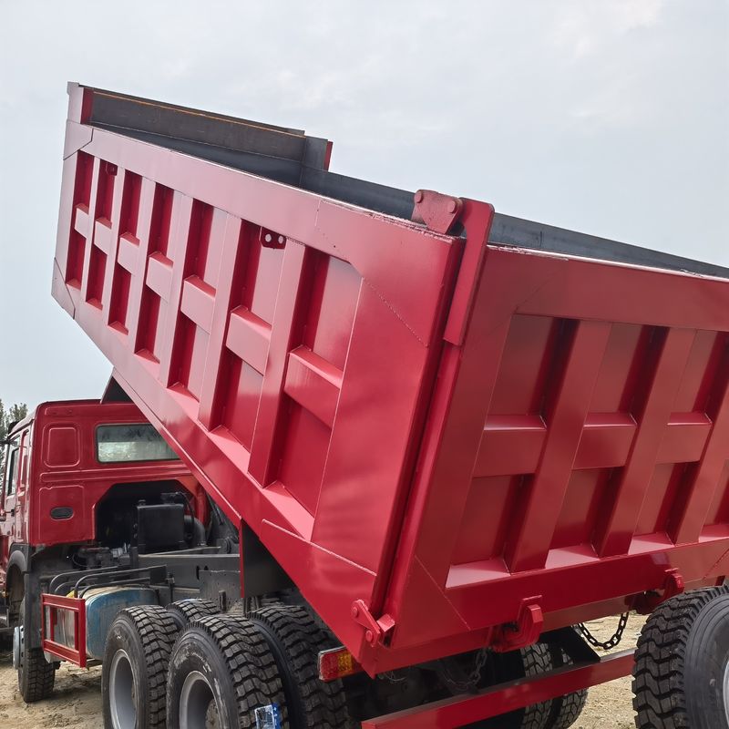 มือสอง 371hp รถขนของใช้ Howo 6x4 รถขนของใช้กับระบบมัลติมีเดีย 10 ล้อ