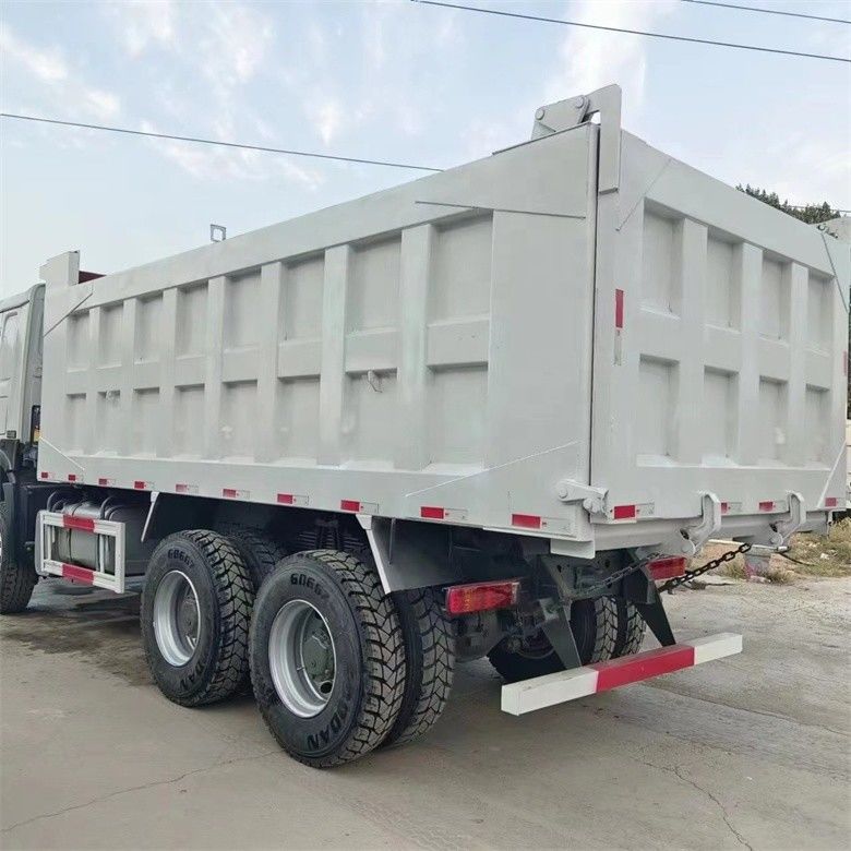 ระบบมัลติมีเดีย อุปกรณ์ 6x4 โฮว ดัมป์ รถบรรทุก Sinotruck 371 LHD กับและทางด้านซ้าย