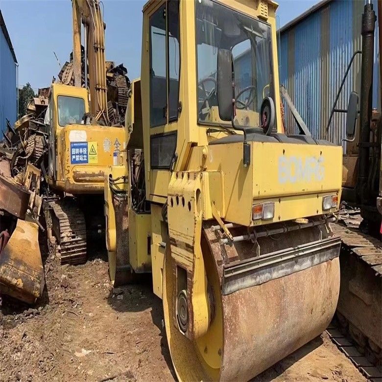 10 T น้ําหนักการทํางานใช้ BOMAG BW 202 AHD-2 โรลเลอร์ทางและผลงานรับประกัน