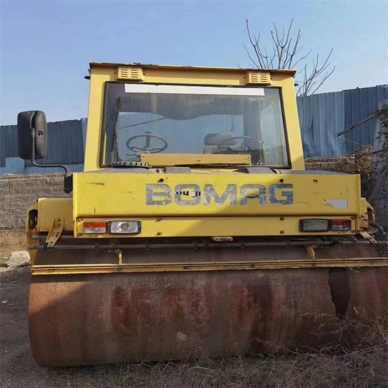 10 T น้ําหนักการทํางานใช้ BOMAG BW 202 AHD-2 โรลเลอร์ทางและผลงานรับประกัน