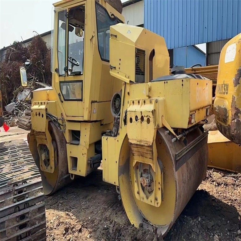 10 T น้ําหนักการทํางานใช้ BOMAG BW 202 AHD-2 โรลเลอร์ทางและผลงานรับประกัน