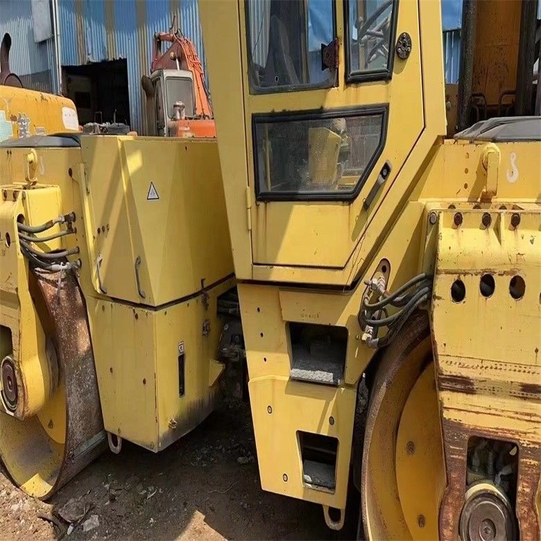 10 T น้ําหนักการทํางานใช้ BOMAG BW 202 AHD-2 โรลเลอร์ทางและผลงานรับประกัน