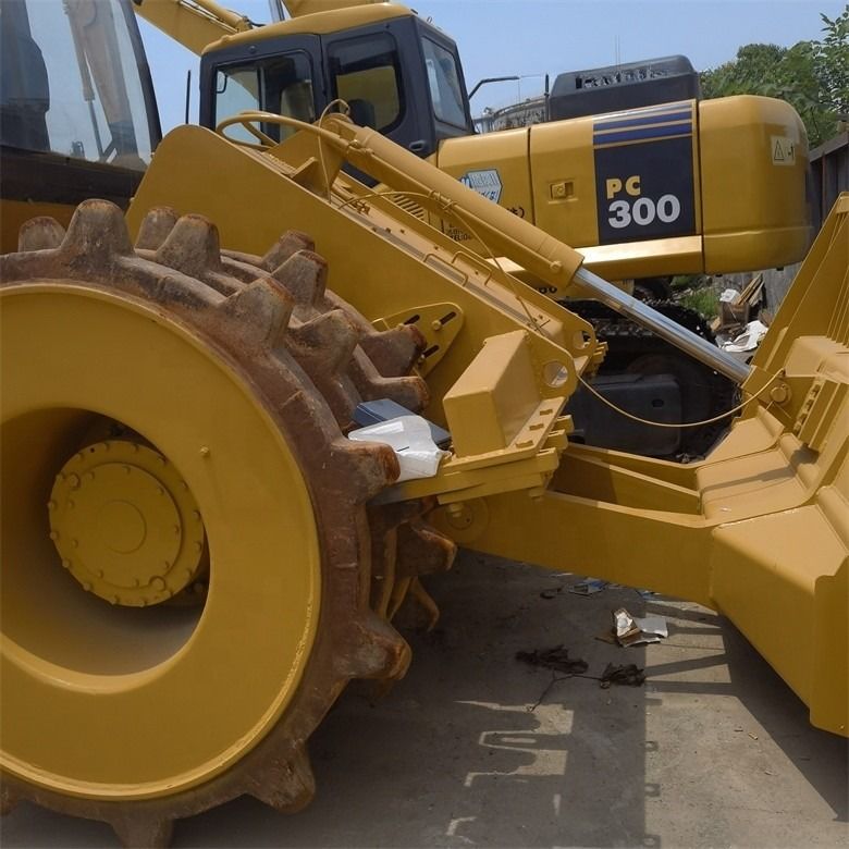 35 ตัน ใช้ Caterpillar Cat 826G เครื่องบดในสภาพดีเยี่ยม สีเดิมญี่ปุ่น