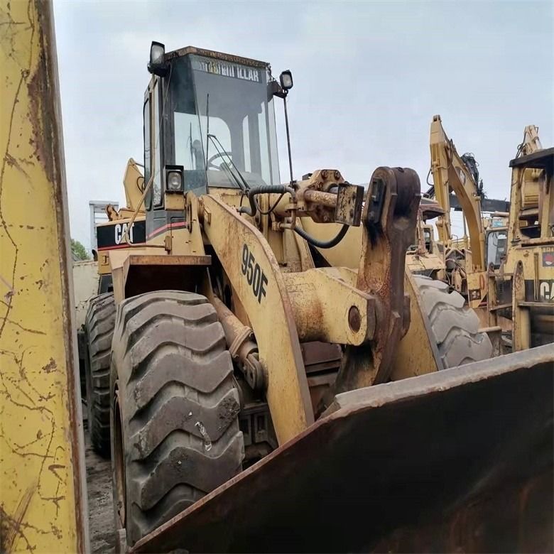 Caterpillar 950F เครื่องบรรทุกล้อ 17 ตัน ขนาด 6.6 ลิตร และใช้เวลา 3200-3300 ชั่วโมง