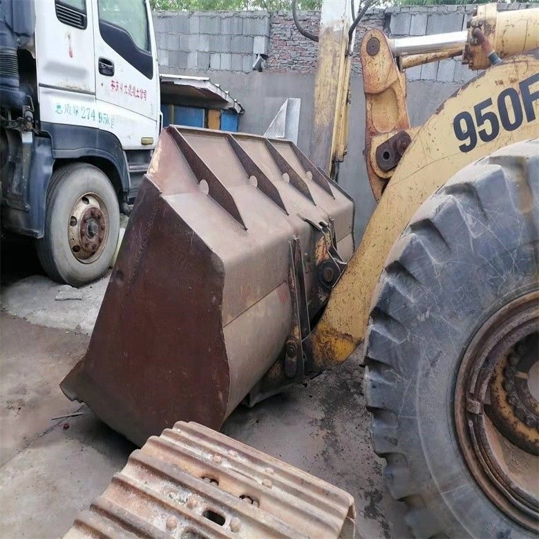 Caterpillar 950F เครื่องบรรทุกล้อ 17 ตัน ขนาด 6.6 ลิตร และใช้เวลา 3200-3300 ชั่วโมง