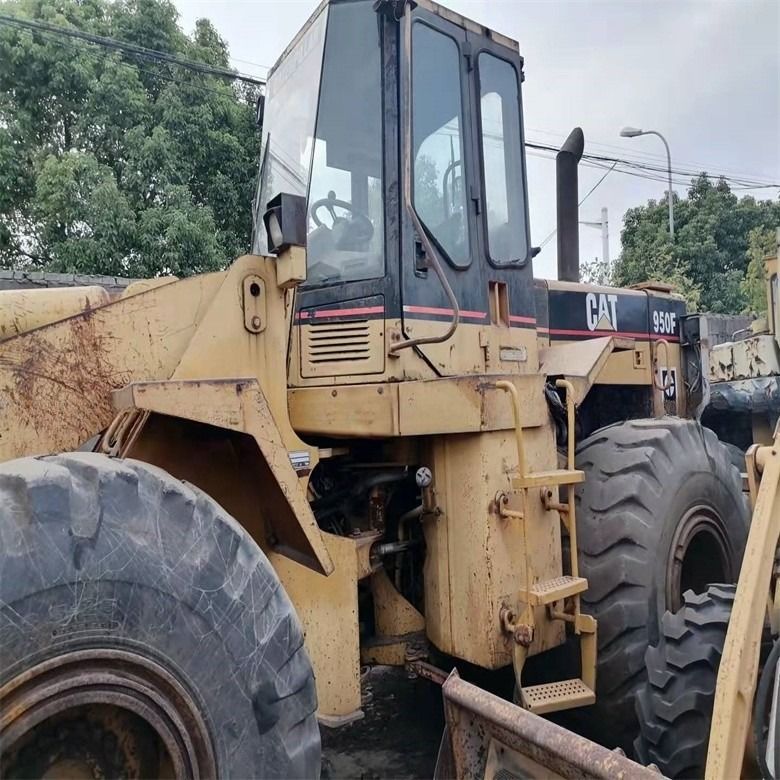 Caterpillar 950F เครื่องบรรทุกล้อ 17 ตัน ขนาด 6.6 ลิตร และใช้เวลา 3200-3300 ชั่วโมง