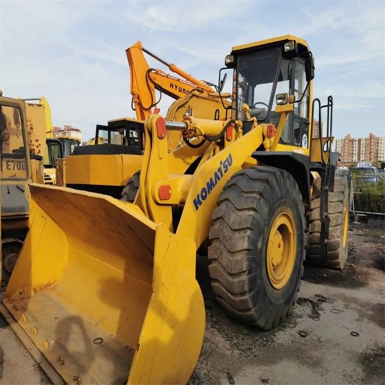 โคมาตซู WA470-3 โลเดอร์สูง มีน้ําหนัก 7 ตัน และความจุ 11 ลิตร จากญี่ปุ่น