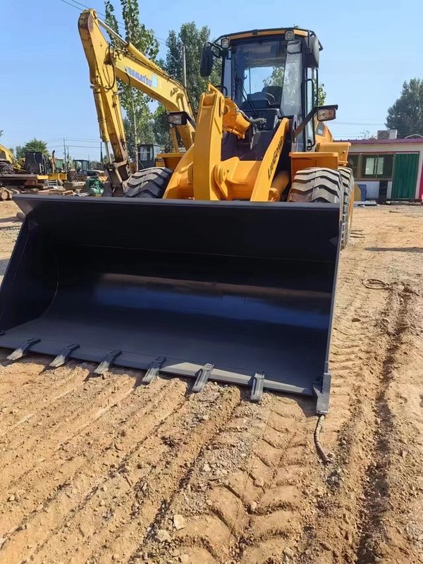 Liugong 856H เครื่องบรรทุกล้อ 5 ตัน 6 กระบอก 1.8-5.6 m3 ความจุถัง 1 ปี