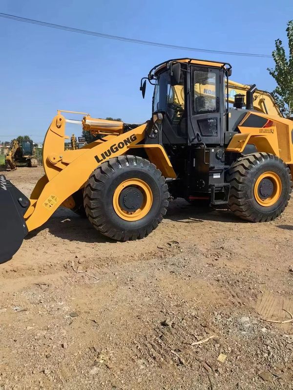 Liugong 856H เครื่องบรรทุกล้อ 5 ตัน 6 กระบอก 1.8-5.6 m3 ความจุถัง 1 ปี