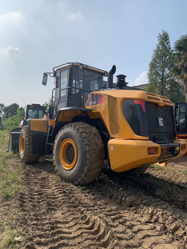 Liugong 856H เครื่องบรรทุกล้อ 5 ตัน 6 กระบอก 1.8-5.6 m3 ความจุถัง 1 ปี