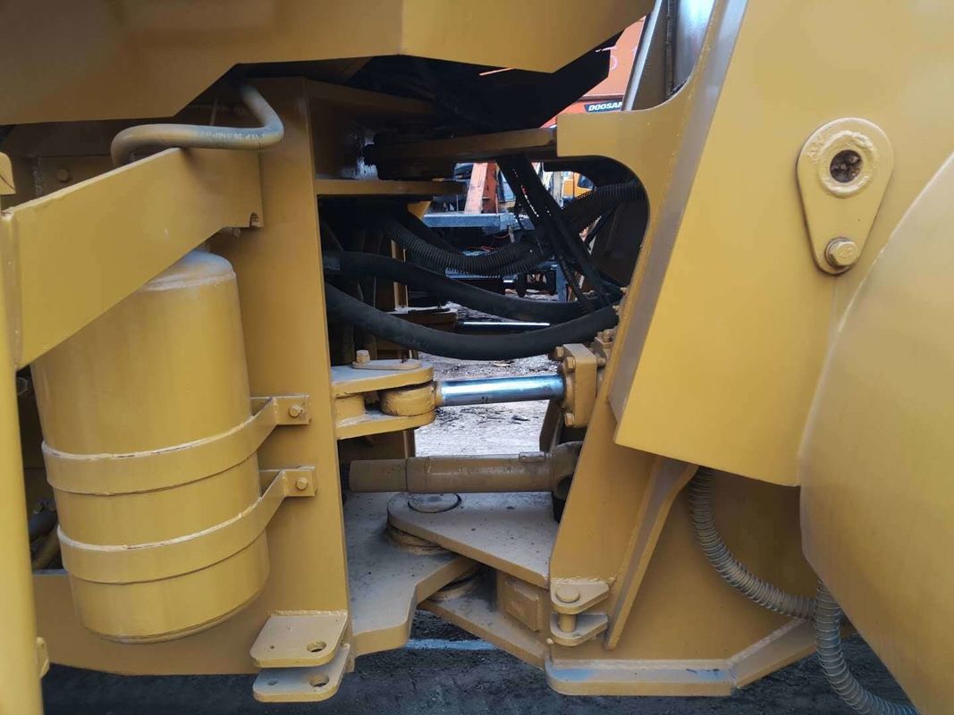 ราคาถูก แคท 966G เครื่องบรรทุกล้อมือสอง พร้อมถัง 5.5 M3 และเครื่องยนต์ Caterpillar
