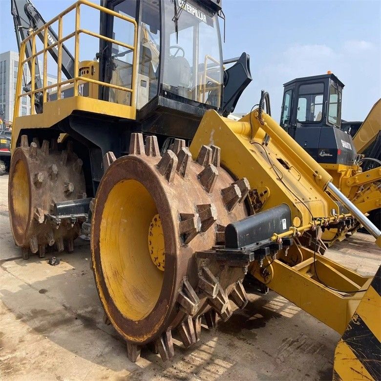 ญี่ปุ่นทํา CAT 826G คอมแพคต์ CAT ของแท้ ด้วยเครื่องยนต์ 3406 DITA ในเวลาทํางานที่ต่ํา