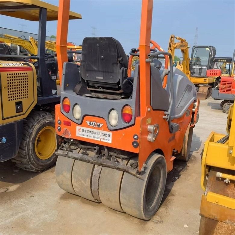 2.5 ตัน ใช้ Hamm Roller Compactor HD35VT ในสีเดิมที่มีแรงกระตุ้น 28KN