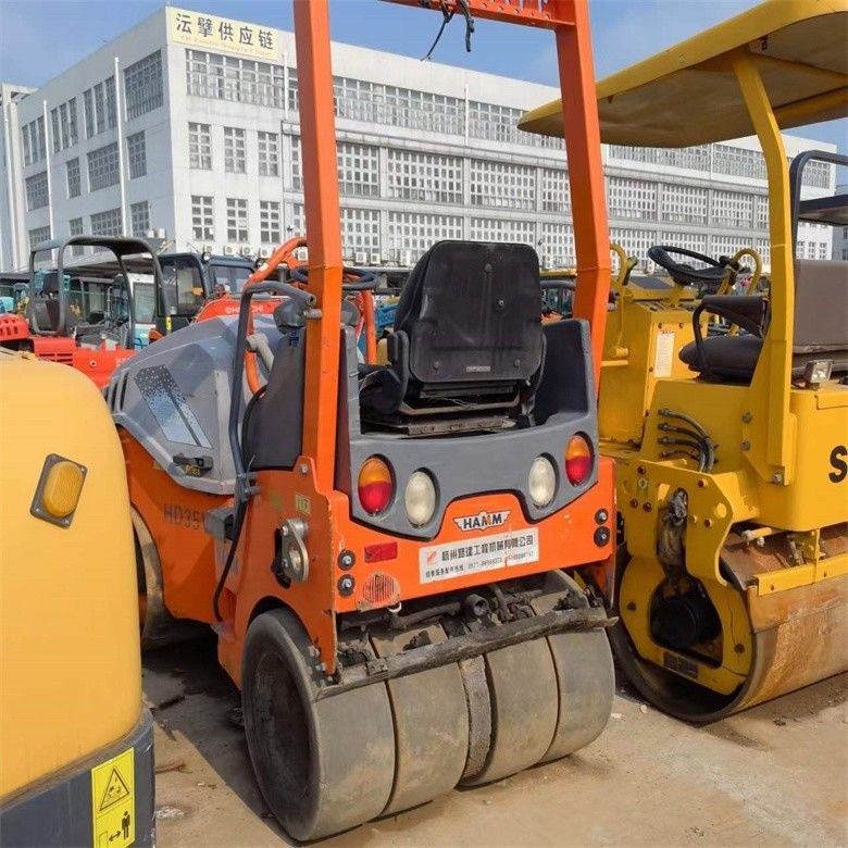 2.5 ตัน ใช้ Hamm Roller Compactor HD35VT ในสีเดิมที่มีแรงกระตุ้น 28KN