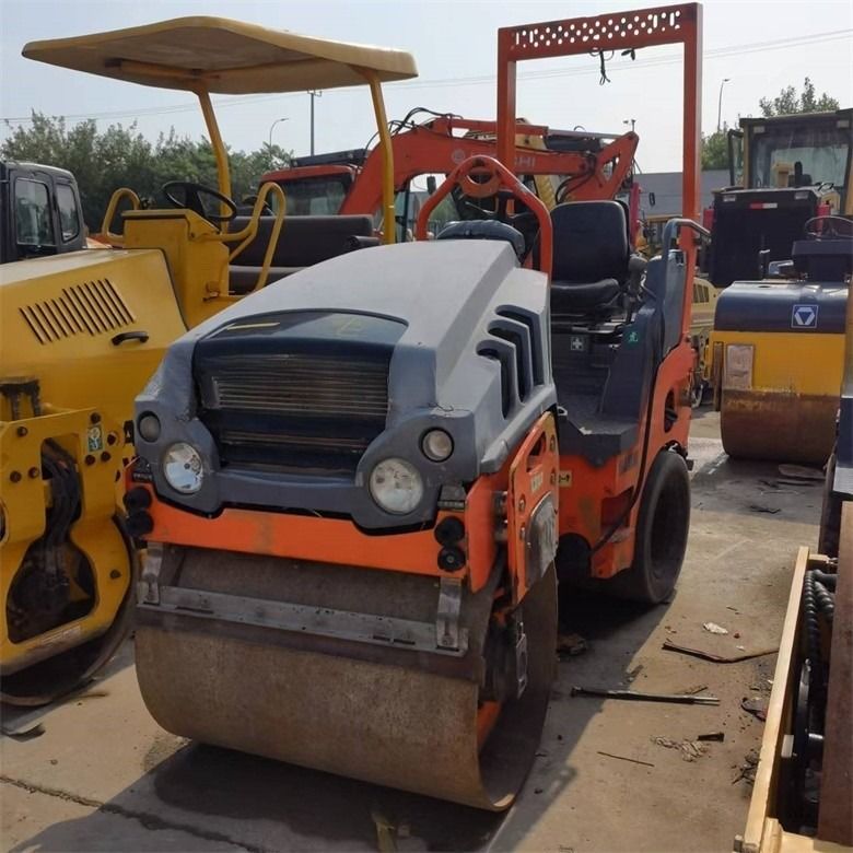 2.5 ตัน ใช้ Hamm Roller Compactor HD35VT ในสีเดิมที่มีแรงกระตุ้น 28KN