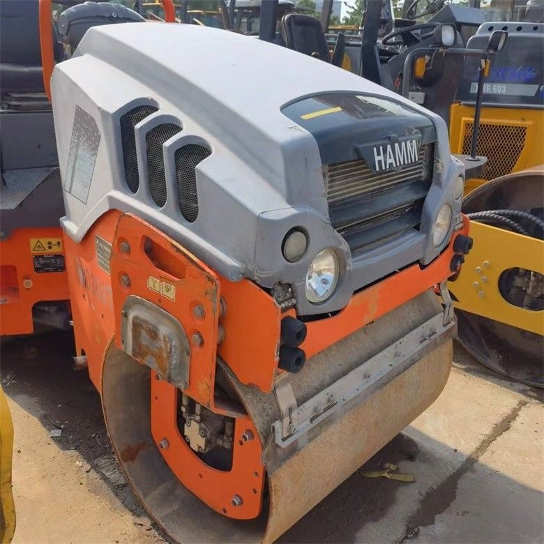 2.5 ตัน ใช้ Hamm Roller Compactor HD35VT ในสีเดิมที่มีแรงกระตุ้น 28KN