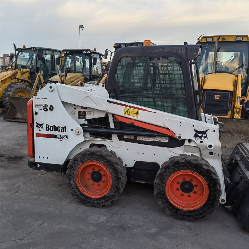 เครื่องบรรทุกสกิด-สเตียร์แบบเคลื่อนที่ BOCAT S550 เครื่องบรรทุกที่ใช้สําหรับงานก่อสร้าง