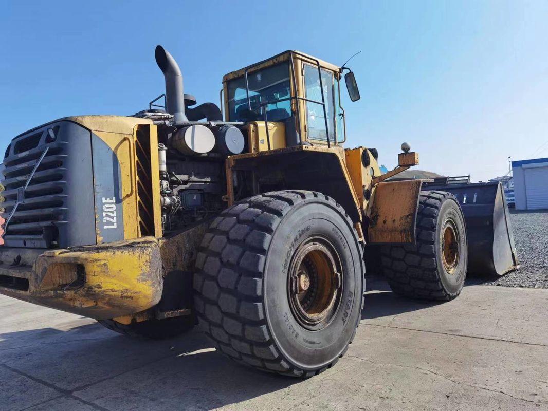 4WD Drive Type Used Loader VOLVO L220E ออกแบบเดิมล้อสกิด-สเตียร์ Loader แบบเคลื่อนที่