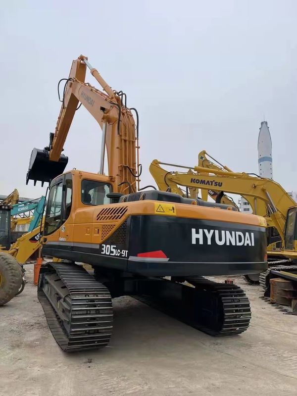 30 ตัน พร้อมใช้งานและมีประสบการณ์ ใช้เกาหลีนําเข้า Hyundai 305 ในสภาพดี