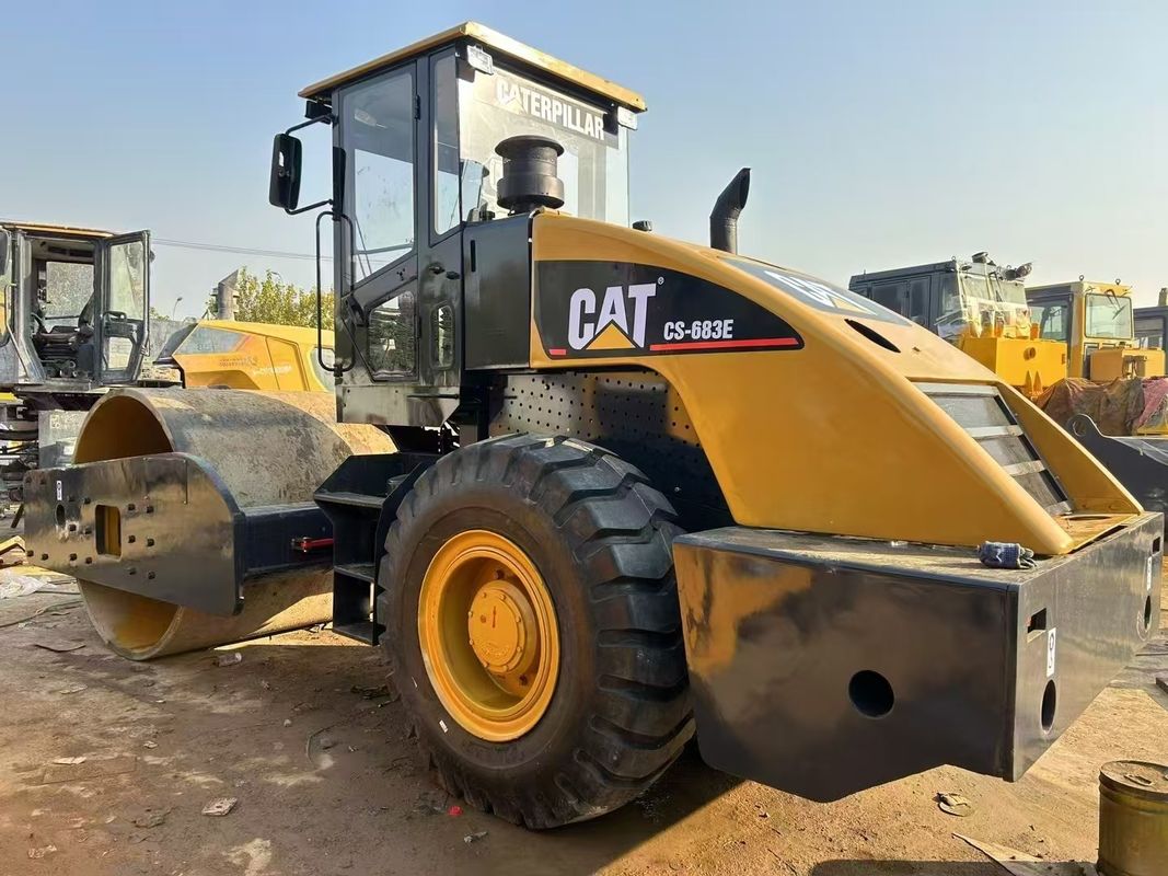 ใช้ CAT CS-683E เครื่องผสมผสานม้วนสั่น 1.8 มิลลิเมตร ความกว้าง 134 กิโลวัตต์ พลังงานเครื่องยนต์