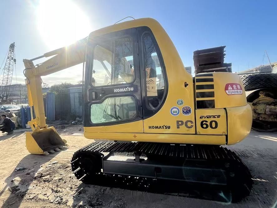 เครื่องขุดร่อง KOMATSU PC60-7 มือสอง