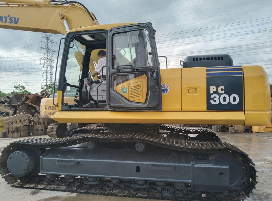 ใช้ Komatsu PC300-7 Excavator กับ 180 kW พลังงานเครื่องยนต์ Hydraulic Crawler Digger
