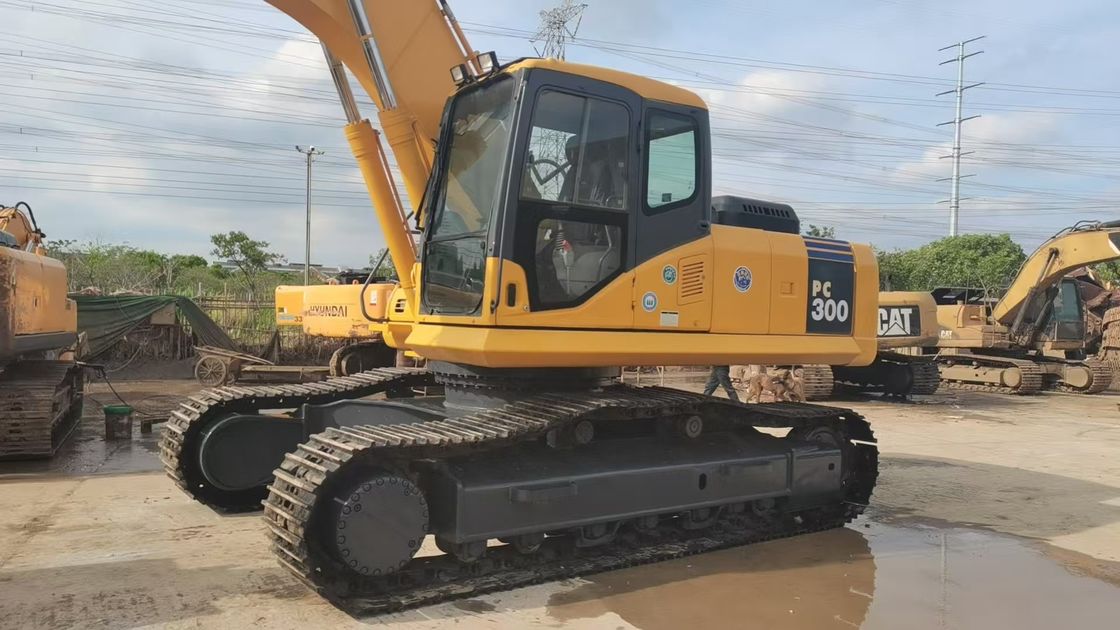 ใช้ Komatsu PC300-7 Excavator กับ 180 kW พลังงานเครื่องยนต์ Hydraulic Crawler Digger