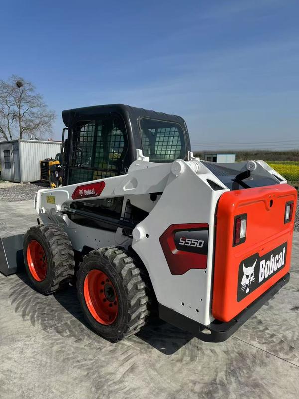 ผู้ส่งออกที่เชื่อถือได้ของจีนสำหรับรถตักล้อยาง Bobcat S550 ใช้แล้ว  ความกว้างในการขนส่ง 1.727 เมตร