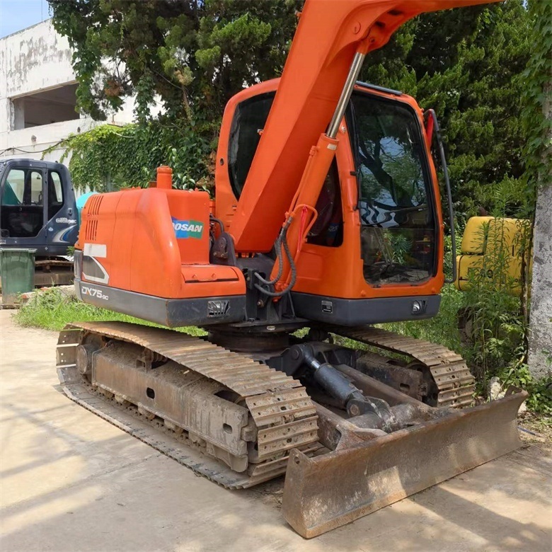Used Doosan DX75-9C Crawler Excavator with 36.5 KW Power 0.3 m³ Bucket Capacity and 6500 KG Weight