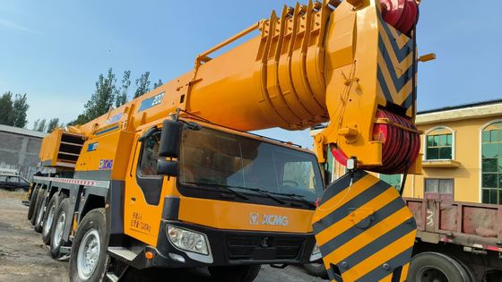 เครื่องกระบะมือสองขนาดสูง XCMG 200 ตัน สภาพดี